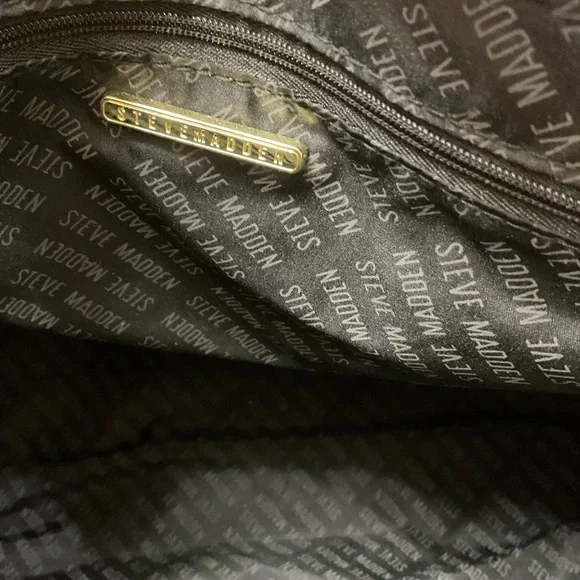 EUC 3 pcs. Steve Madden Red Floral Tote With Matching Crossbody and Zipper Bag - Picture 4 of 15